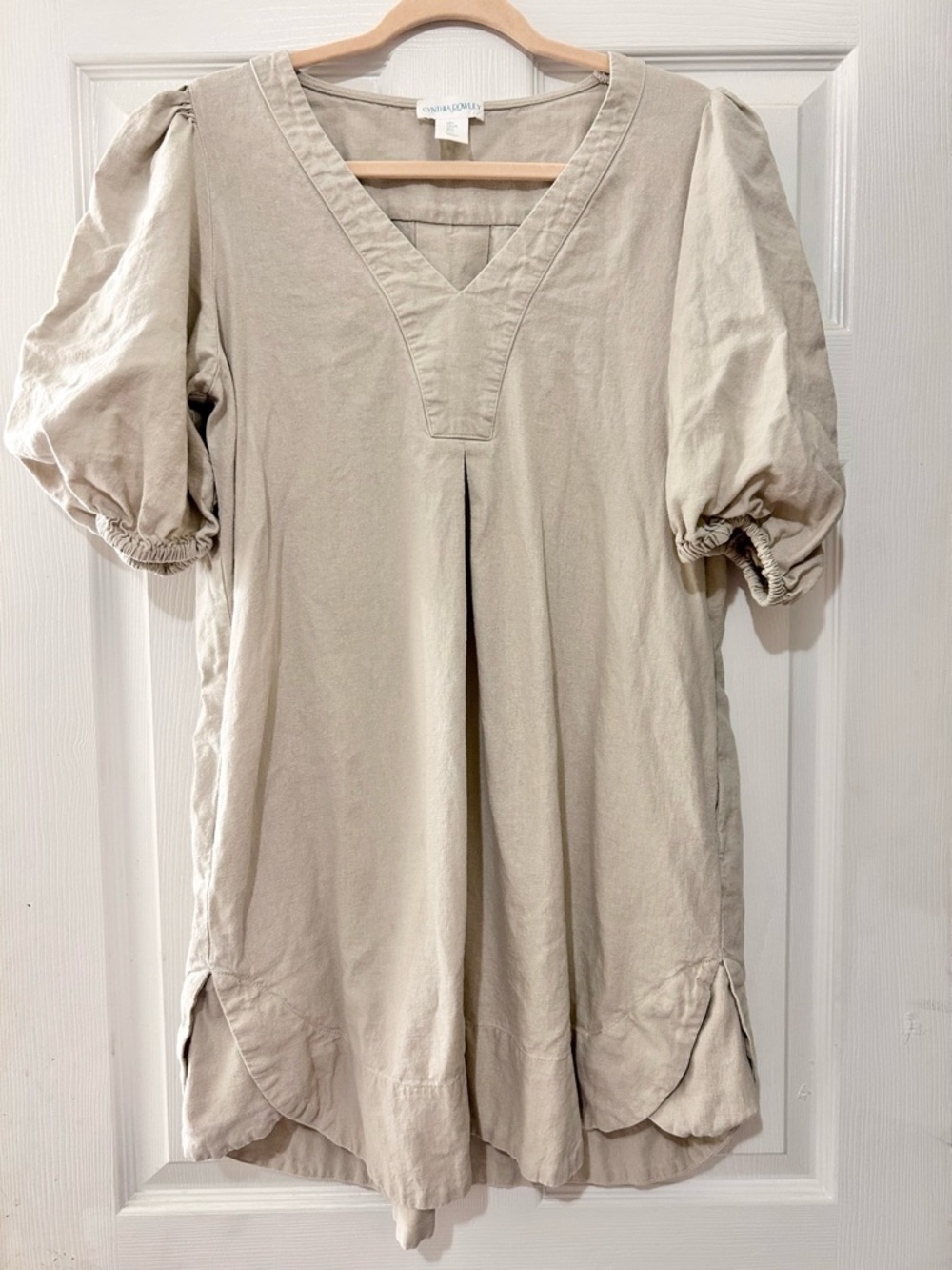 Cynthia Rowley Beige V-Neck Puff Sleeve Linen Dress - Classic Everyday Style - Picture 2 of 4